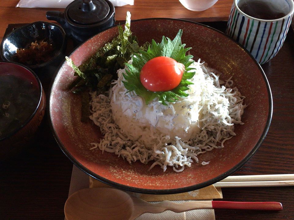 庵治町のアルプスでランチを食べました。