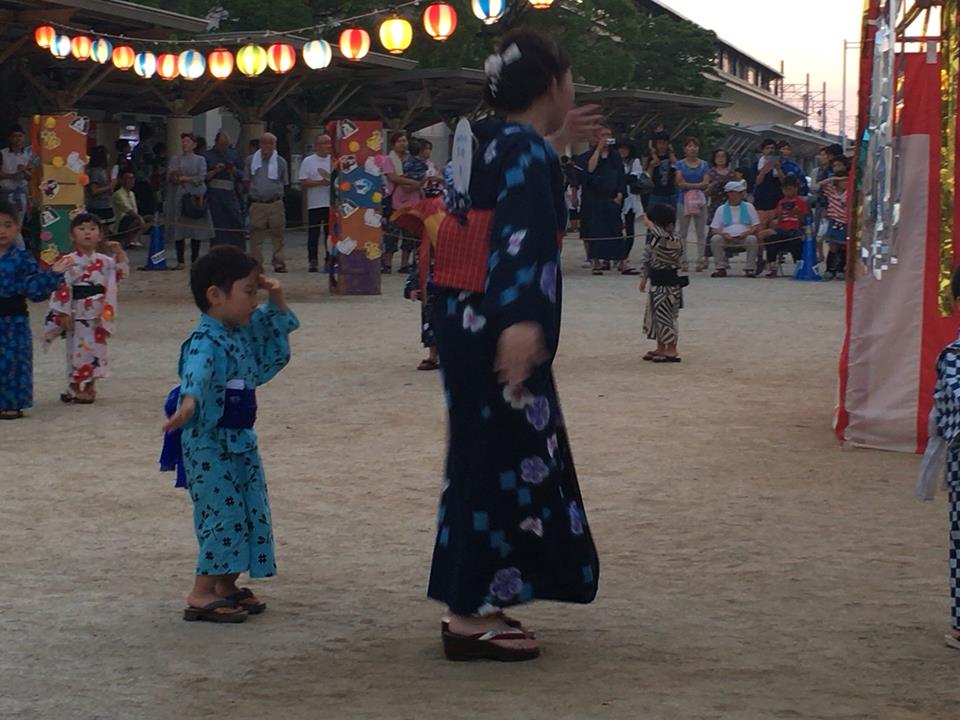 保育園や幼稚園ででは盆おどり大会が開催されました。